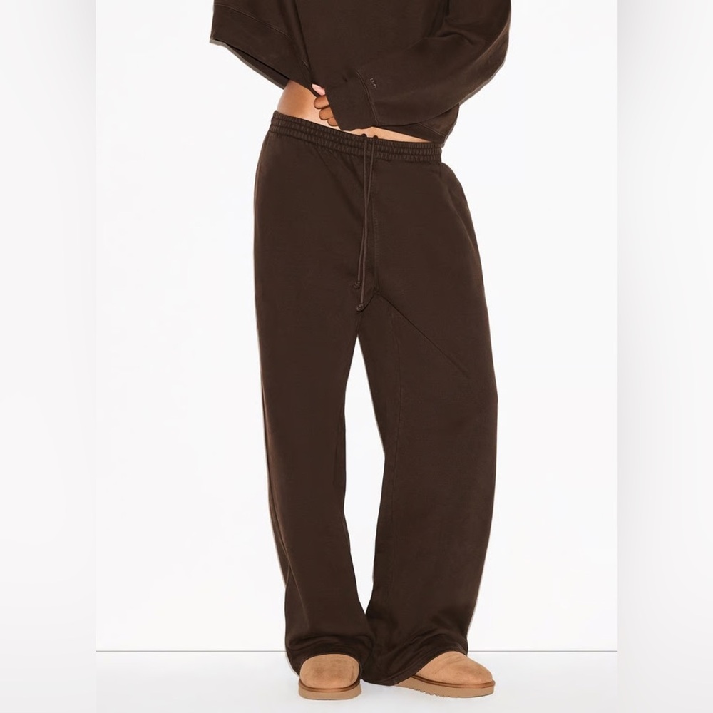 SKIMS Boyfriend Fleece Baggy Sweatpants Espresso